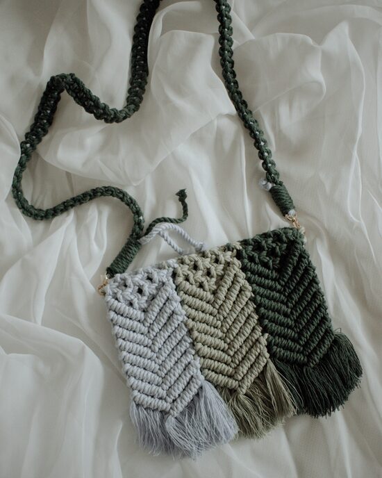 Zaļganzila mezglota pleca soma